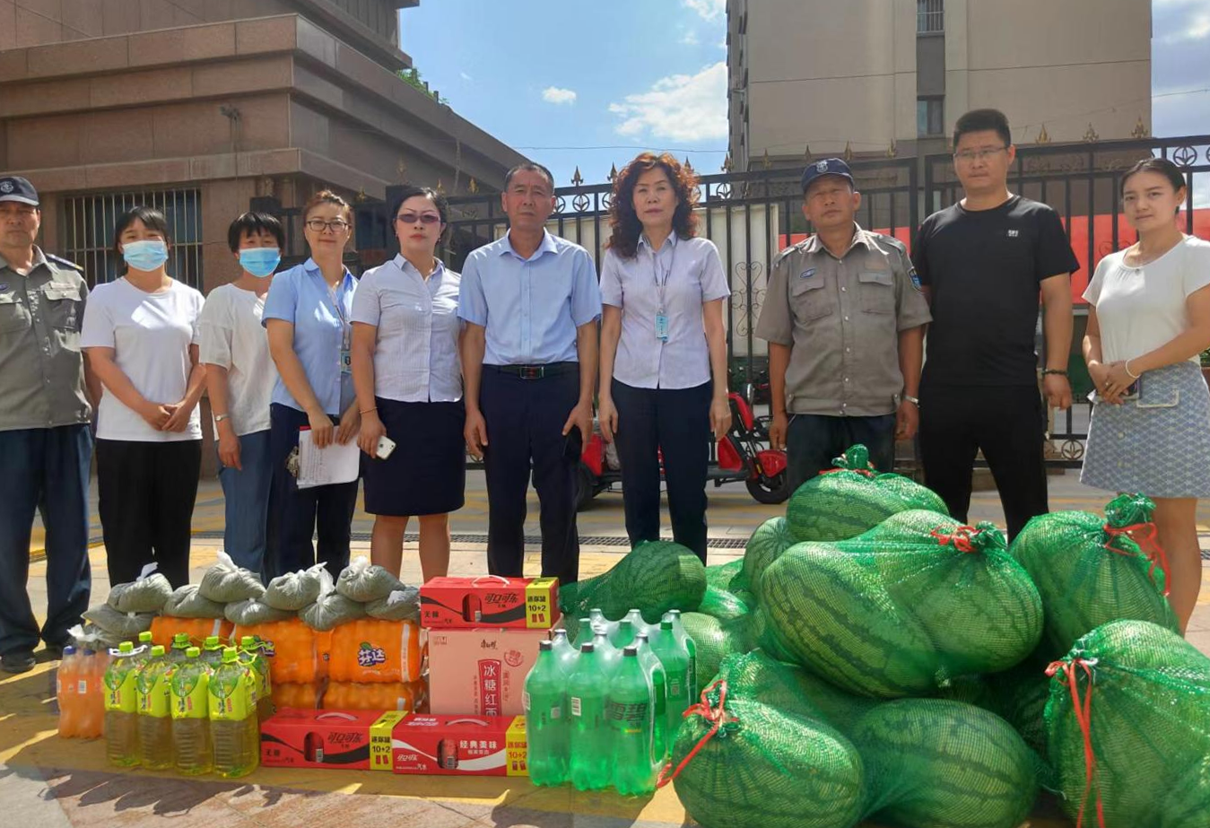 夏日送清凉 滴滴关怀暖人心