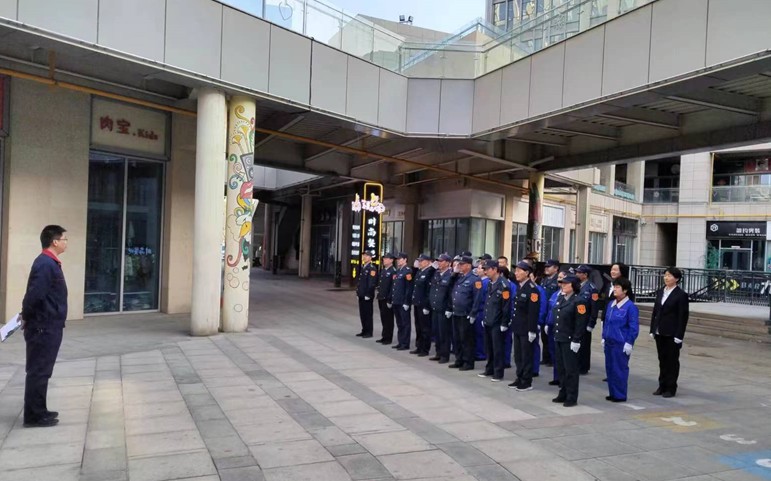 学军人风采  强自身素质