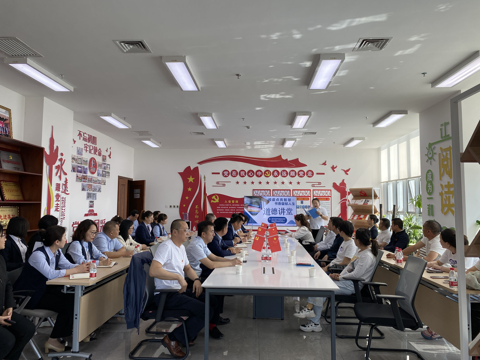 阅读点亮智慧·书香馥郁人生